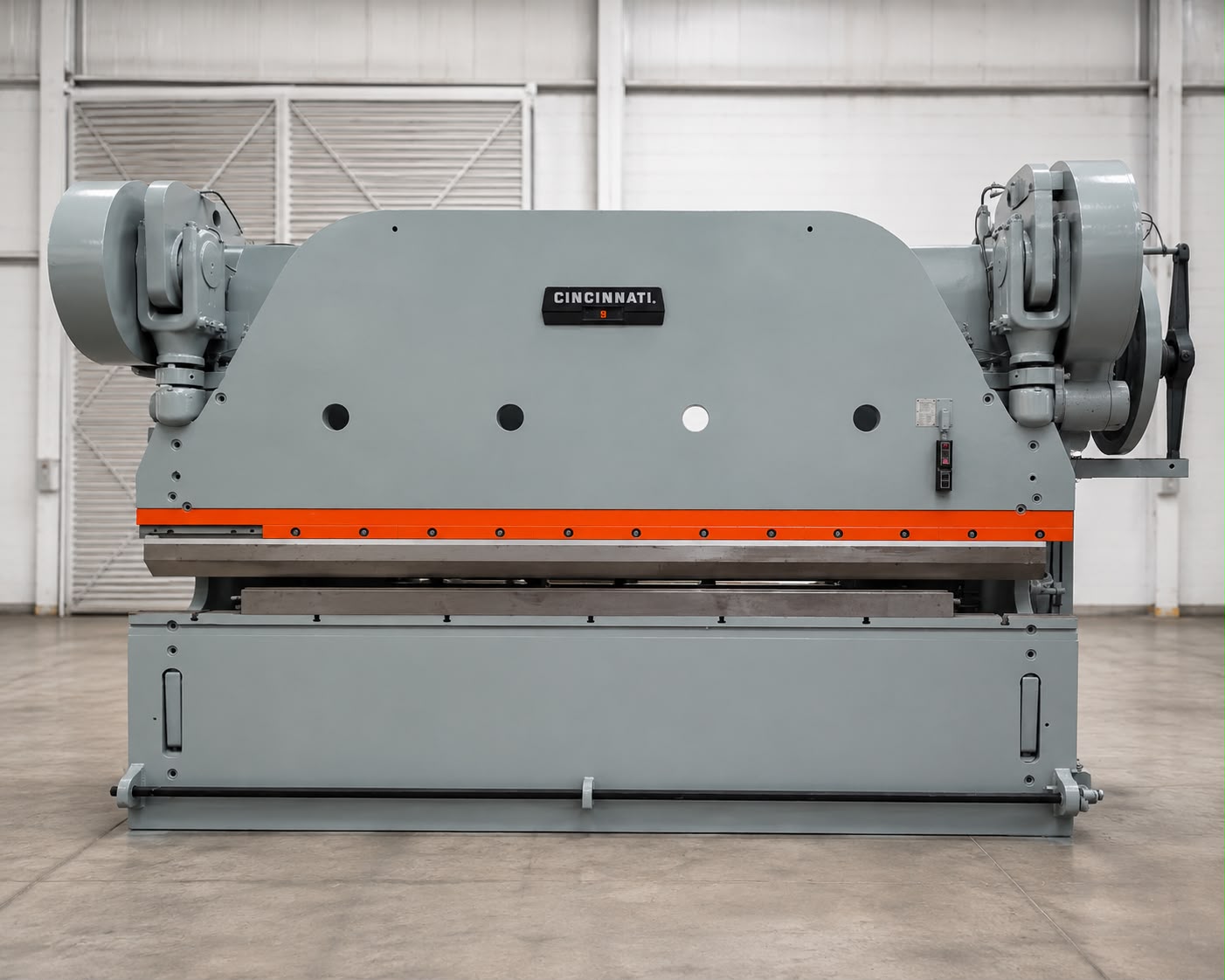 Dobladora de cortina Cincinnati Series 9 · 225 tons x 14 pies