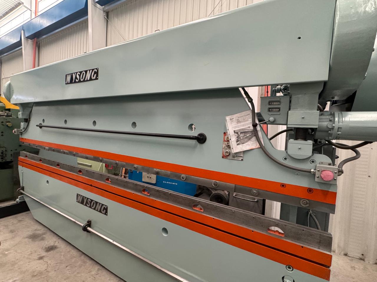 Dobladora de cortina americana marca Wysong cap 16 pies x 100 tons mecanica