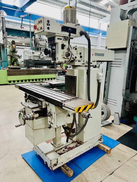 Fresadora TOS FNK25A avances automaticos con rapidos