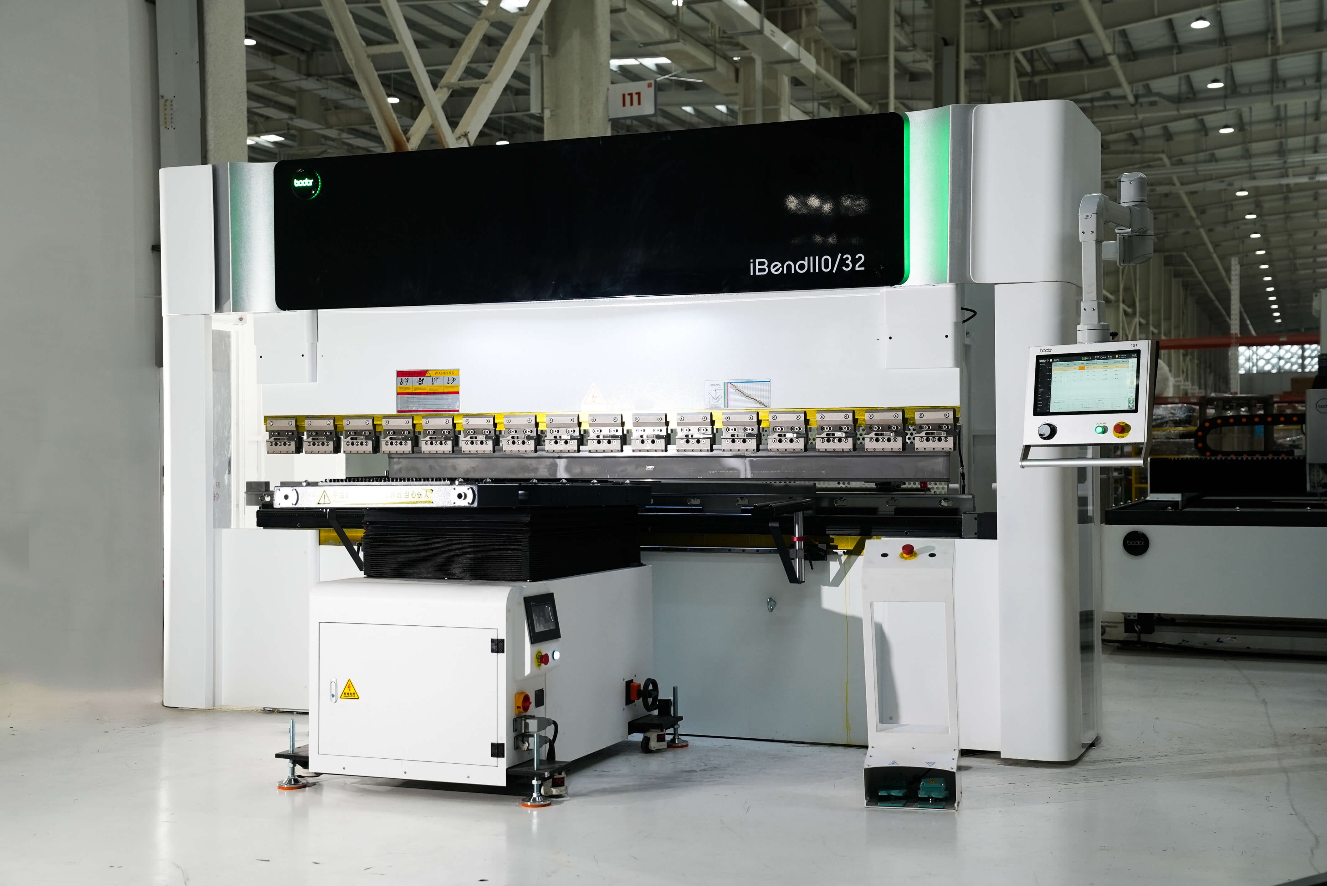 Bodor iBend Electro-Hydraulic Servo Press Brake — Prensa plegadora