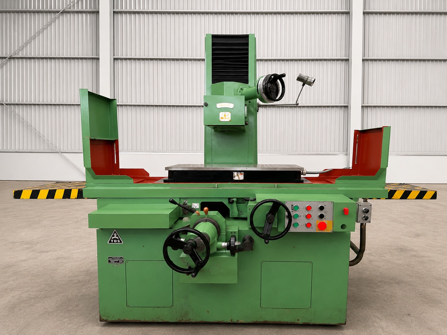 Rectificadora de superficies planas Tos BPH 320A