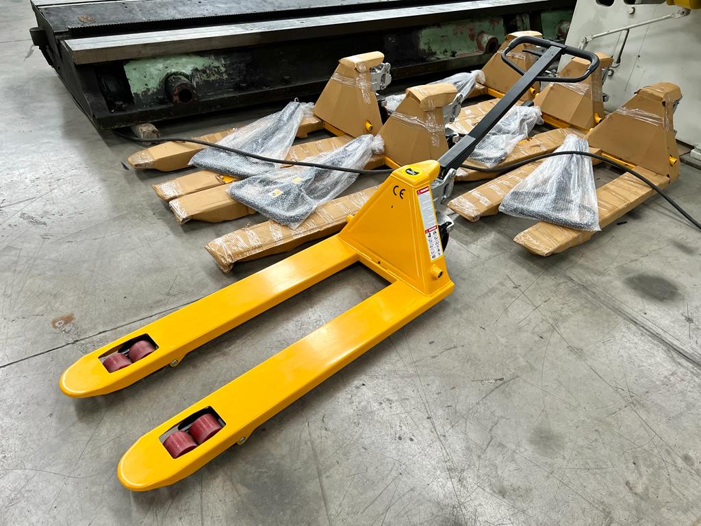 Patines hidraulicos capacidad 2.5 tons nuevos marca UNION