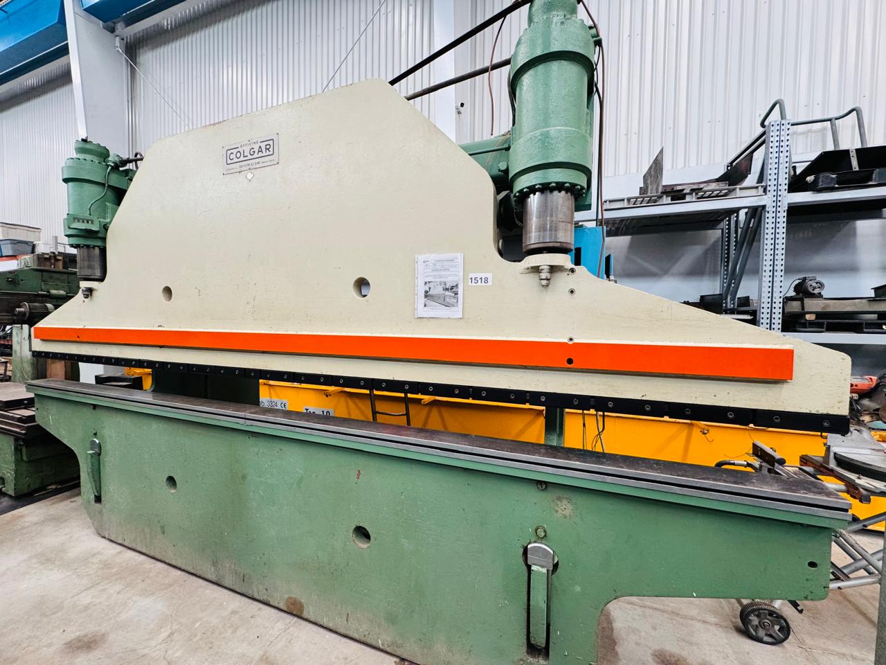 Press brake colgar italia. 175 tons x 14 pies long