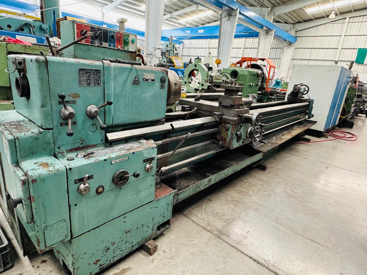 TORNO MARCA TOS MODELO SN 55 B por 4.0 metros entre centros