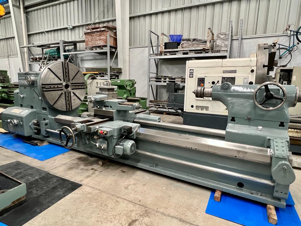 Torno paralelo Italiano Morando 1250 x 3000 mm entre centros