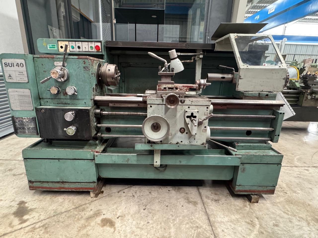 torno paralelo tos modelo sui volteo 18" X 40 " entre centros