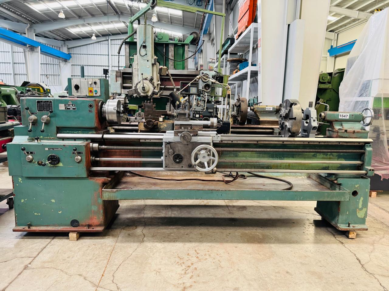 Torno Tos SN 45 volteo 19 " mas escote x 2 metros entre centros.