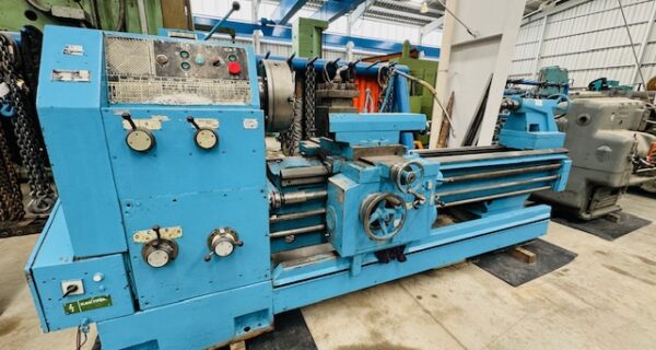 Torno paralelo Cspel Hungaro capacidad 800 mm x 2000 mm