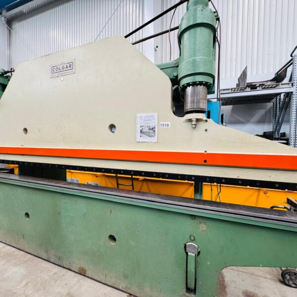 Press brake colgar  italia.  175 tons x 14 pies long