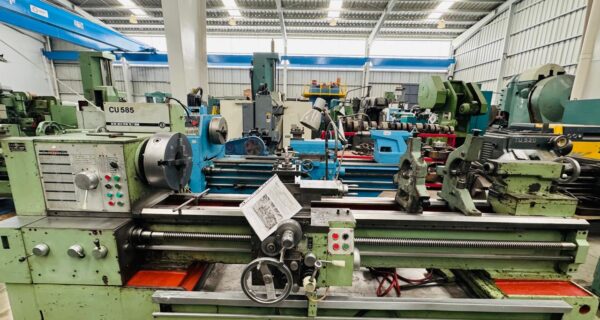 Torno bulgaro ZMM modelo CU 585 x 2000mm con  taper