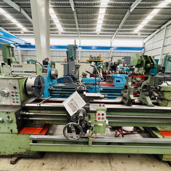 Torno bulgaro ZMM modelo CU 585 x 2000mm con  taper