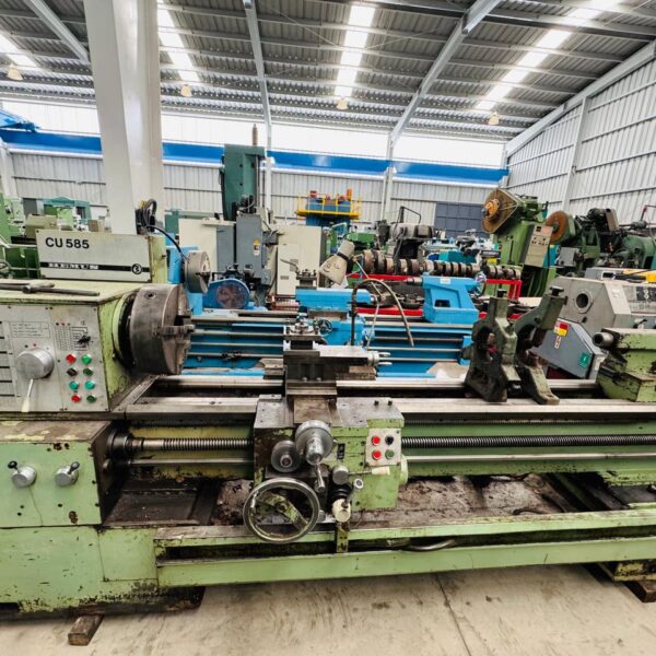 Torno bulgaro ZMM modelo CU 585 x 2000mm con  taper