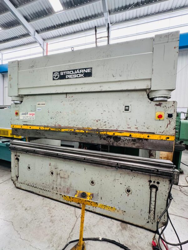 DOBLADORA PIESOK CAP 200 TONS X 3100 MM CON DADOS INCLUIDOS