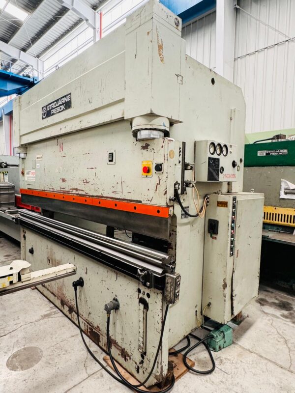 DOBLADORA PIESOK CAP 200 TONS X 3100 MM CON DADOS INCLUIDOS