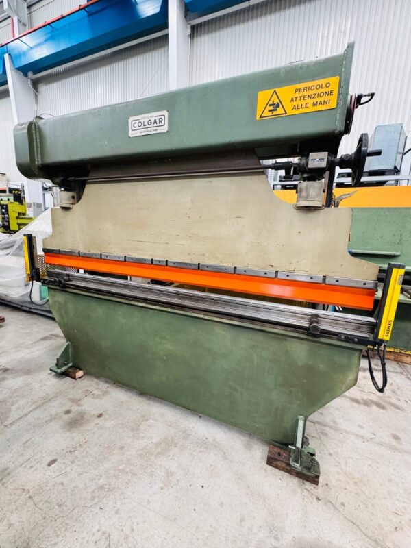 dobladora italiana marca COLGAR cap 75 tons x 2500 mm con dados incluidos